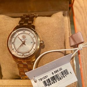 ⭐️Like new Tory Burch women’s watch⭐️